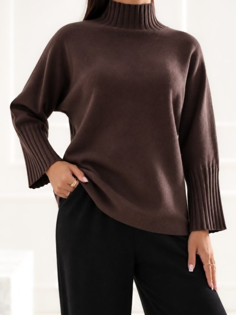Sweter z golfem brązowy