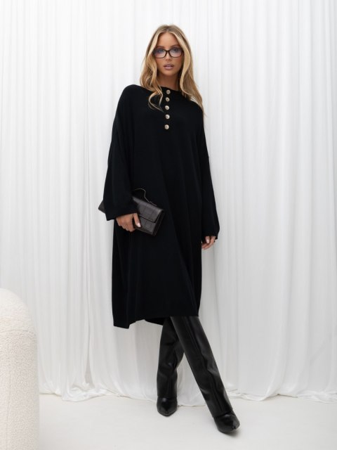 Elegancka sukienka dzianinowa midi oversize ze stójką i guzikami czarna